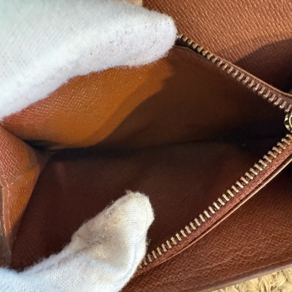 Louis Vuitton
Vintage 1990 Trésor Wallet billet - Picture 8 of 15